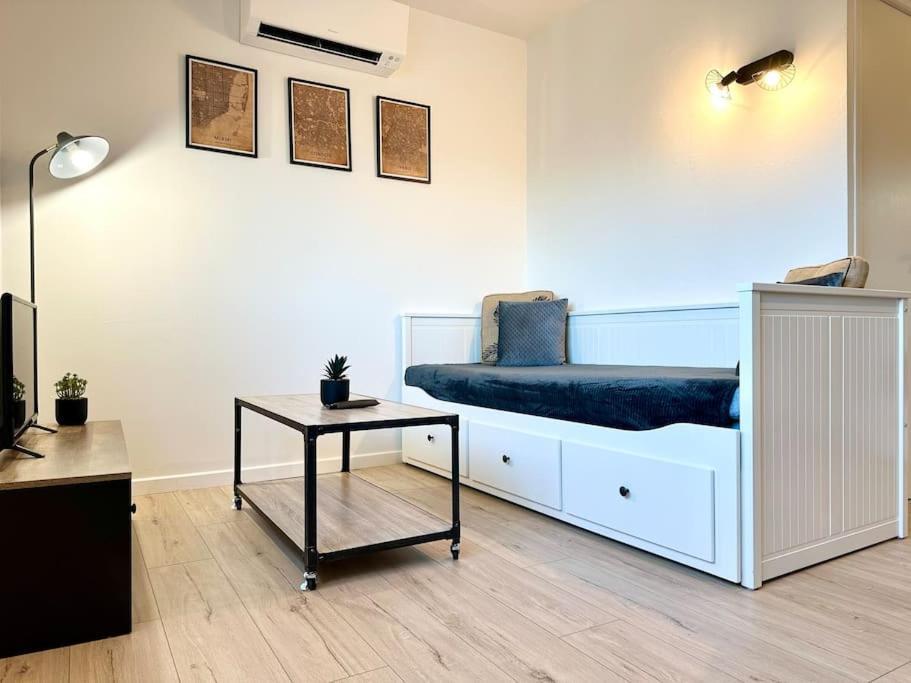 Le Clemenceau - Parking Prive - Fibre & Clim Apartment Mont-de-Marsan Ngoại thất bức ảnh