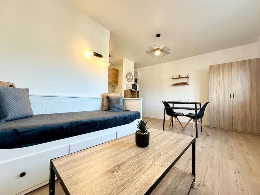 Le Clemenceau - Parking Prive - Fibre & Clim Apartment Mont-de-Marsan Ngoại thất bức ảnh